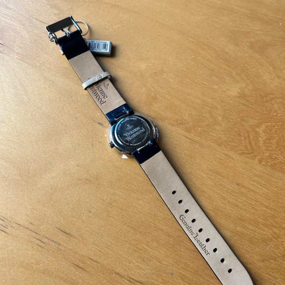 Vivienne Westwood Brand New Vintage Cute minimal Watch w/ Orb and Heart - Picture 3 of 11